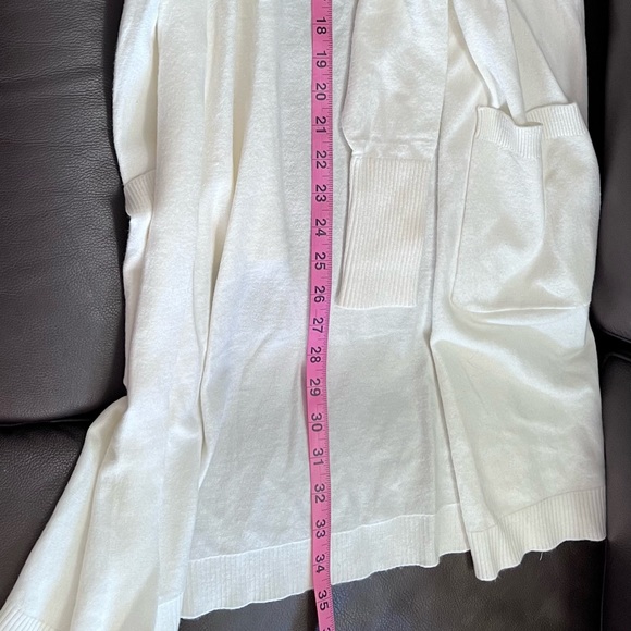 Express XS long cream colored pocket sweater - Picture 5 of 7